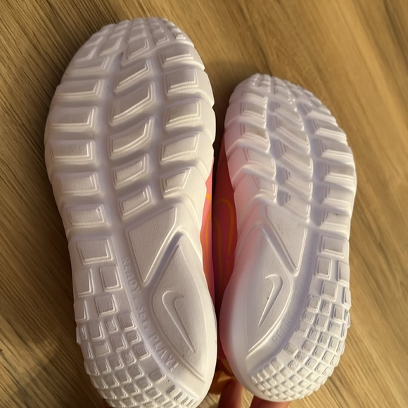 Nike Fed Runner 2(GS) - Picture 3 of 5